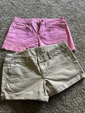 American Eagle Outfitters Pink and Khaki Women’s Shorts .. size 4 stretch. Great